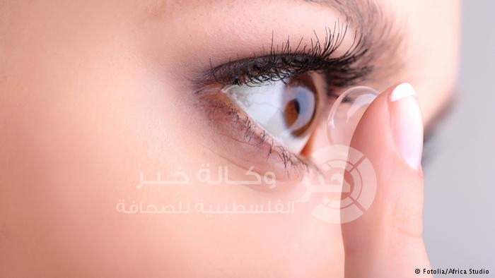 احذر السباحة أو النوم بالعدسات اللاصقة!