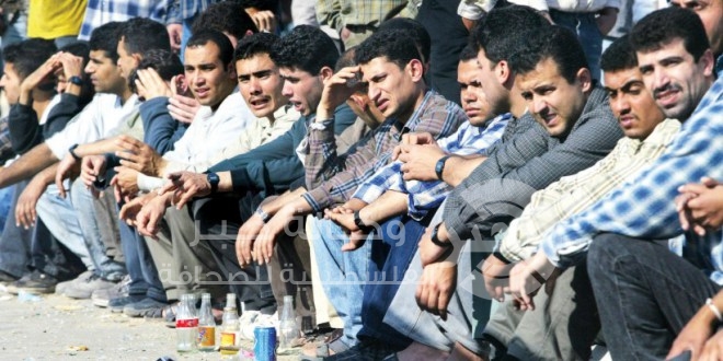 200 ألف عامل عاطل بغزة