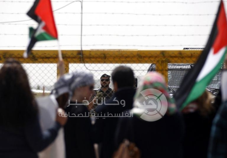 الأسرى في "عوفر" يشتكون تفاقم أوضاعهم