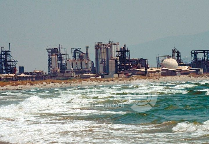 بلدية الاحتلال بحيفا تلغي أوامر بإغلاق مصانع كيماوية بحيفا