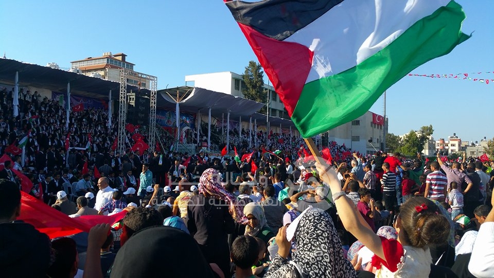 "بابا عريس" هاشتاج غزاوي للسخرية من حفل الزفاف الجماعي