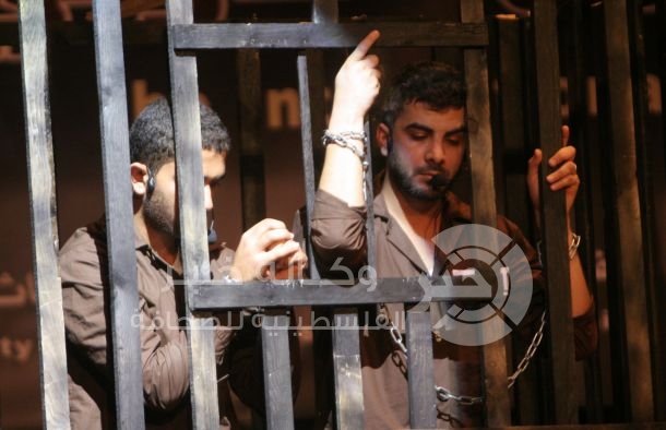 أسرى إيشل ونفحة يغلقون أقسامهم تضامناً مع أسرى سجن ريمون