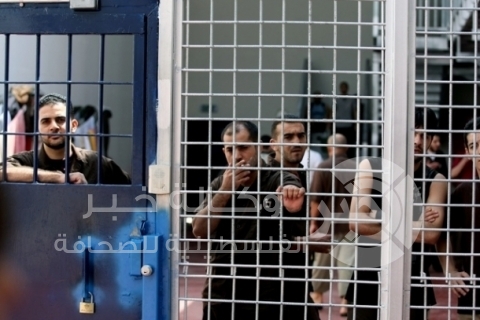 عزل أسرى في سجن "أيلا" 21 يوما وفرض غرامات مالية عليهم