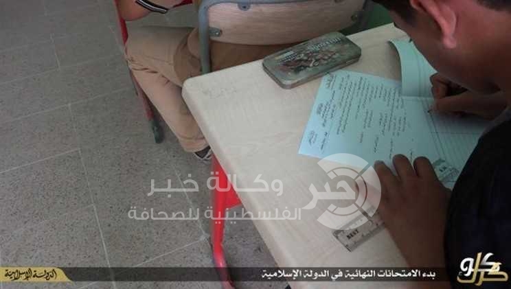 صور: هكذا يشرف "داعش" على امتحانات الطلاب في الفلوجة