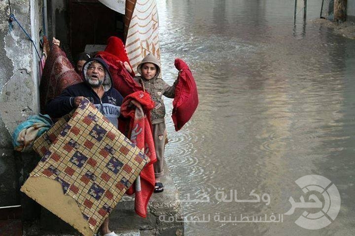 بعد أولى قطرات الشتاء .. غزة تغرق