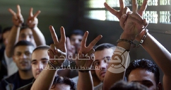 الأسرى يرجئون خطواتهم التصعيدية بعد اتفاق أولي مع الإدارة