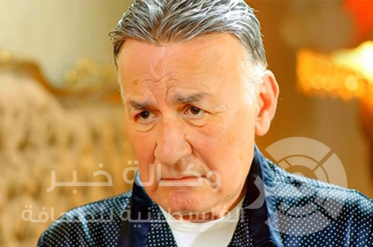 الفنان عزت أبو عوف في العناية المركزة