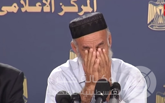 بالفيديو : مؤثر .. والد الأسير علان يبكي "اذا شاء الله سبحانه ان ياخذ امانته فاني ارضى بقضاء الله"