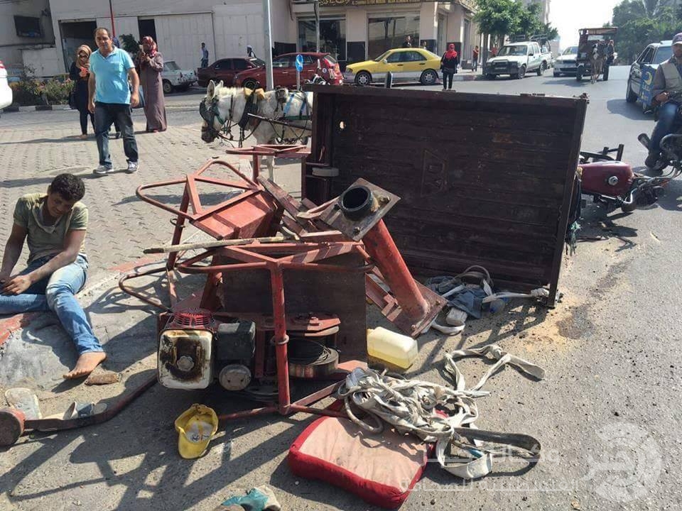 بالصور: إصابة 3 مواطنين إثر حادث سير في شارع الجلاء بغزة