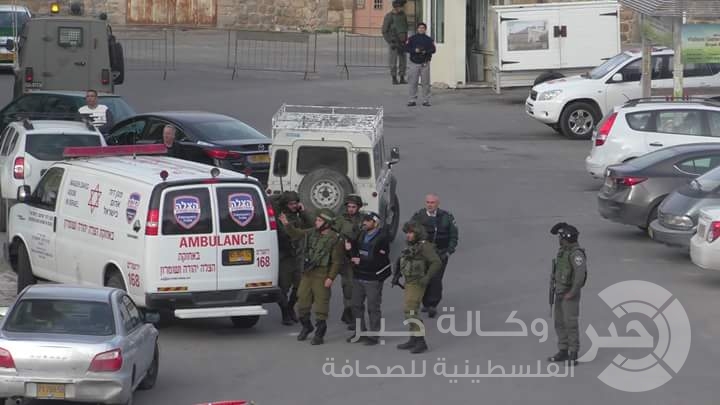 بالفيديو والصور : قناص فلسطيني يطلق النار عللى سيارة للمستوطنين