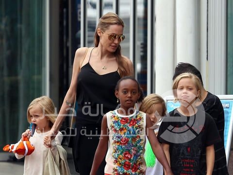 أنجلينا جولي وابنتها وصداقات مع اللاجئين السوريين