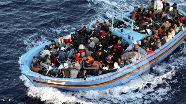 مصرع 800 مهاجر بغرق السفينة قرب سواحل ليبيا