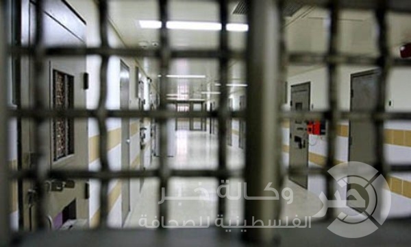 ثمانية أسرى يدخلون أعوامًا جديدة في سجون الاحتلال