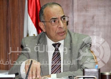 بالفيديو ..."ابن عامل النظافة" يطيح بوزير العدل المصري