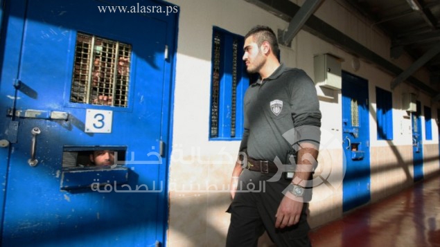 مركز: الأوضاع مرشحة للانفجار في سجون الاحتلال