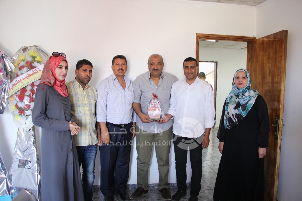 جبهة العمل النقابي التقدمية تقدم درع شكر و تقدير لـ"وكالة خبر"