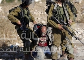 بالفيديو : اعتداء وحشي على متظاهرين فلسطينيين