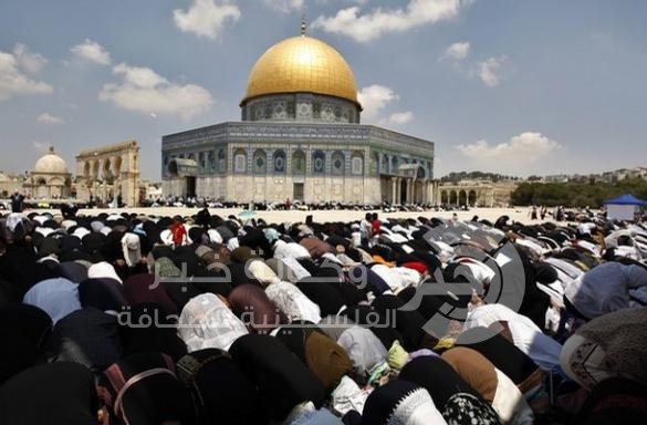 السماح لــ500 غزي للصلاة في الاقصى