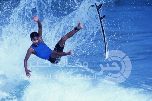 الفلبين.. ركوب الأمواج لعلاج ذوي الاحتياجات الخاصة