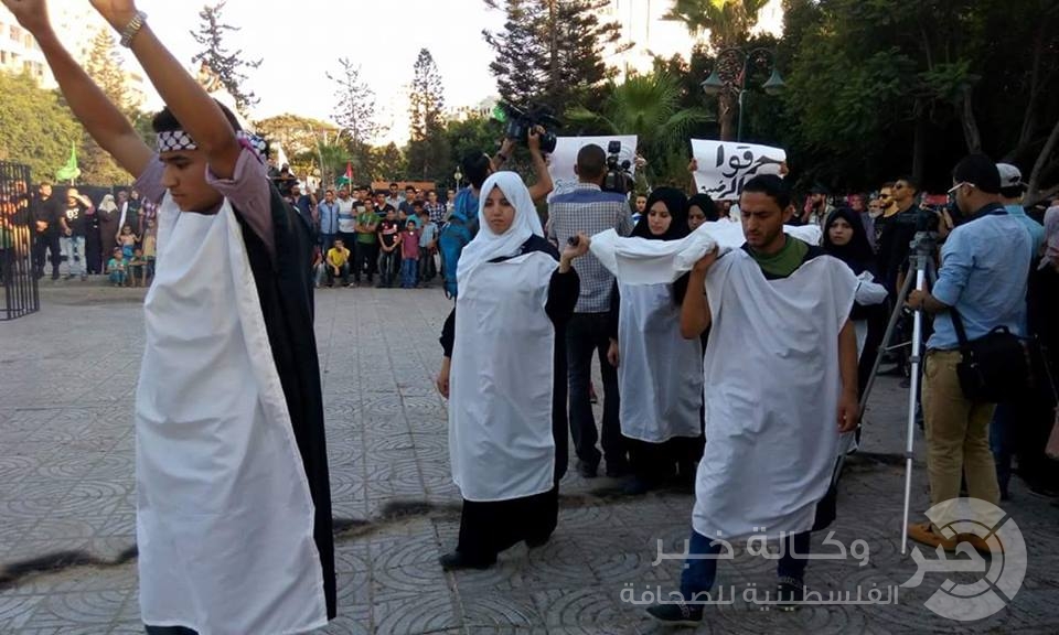 بالفيديو والصور .. "نأسف للإزعاج" .. مسرحية تحاكي جريمة حرق الرضيع دوابشة في غزة