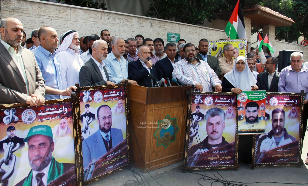 حماس  الاحتلال يتحمل المسئولية عن حياة النائب الرجوب وخضر عدنان