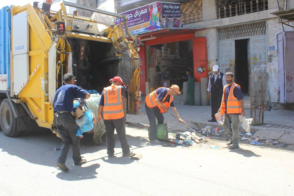 بالصور : بلديات قطاع غزة تستأنف عملها بعد اضرابها لـ 36 ساعة