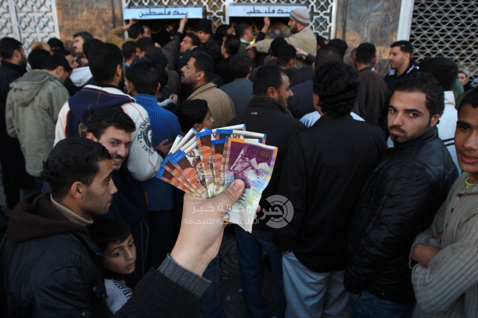 اسرائيل : تحويل جزء من الضرائب للسلطة و200 مليون دولار لتسديد ديون الكهرباء