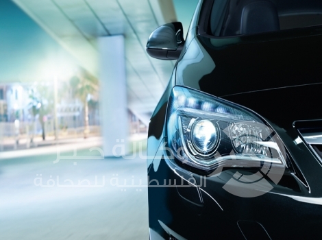 سيارات  تتحرك مع عيون السائقين