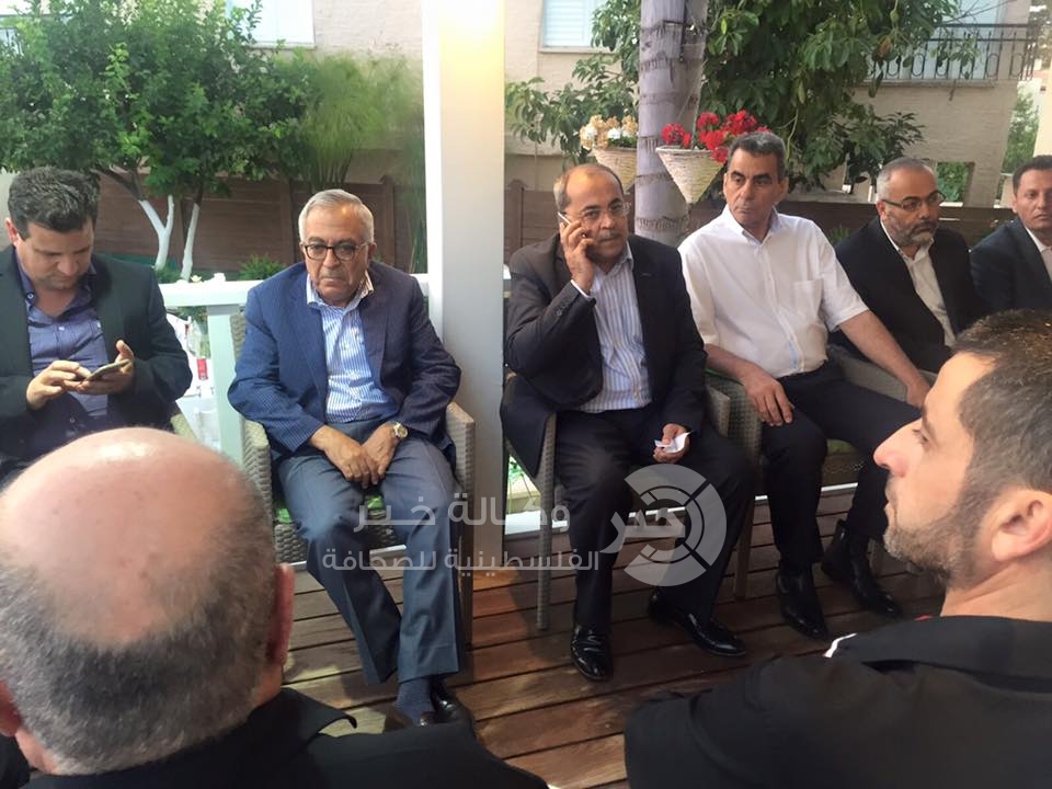 بالصور : أحمد الطيبي يُزوّج الفتاة ميماس من الطيرة بنفسه لقسام مروان البرغوثي