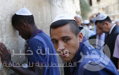 هل تعرف لماذا يضع اليهود قبعة صغيرة على رؤوسهم؟