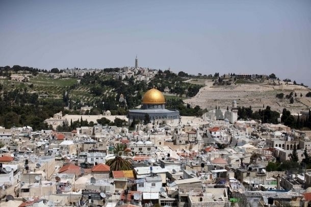 "خبير" الإحتلال يقترب من وضع يده على الأقصى