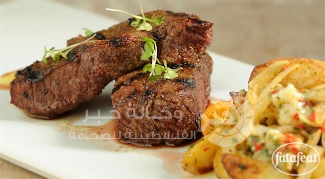 ستيك المحار مع سلطة البطاطا