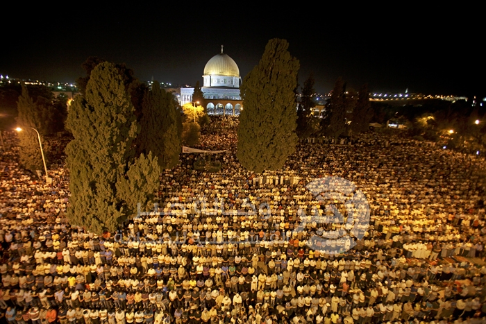 شاهد تسهيلات الجانب الإسرائيلي خلال شهر رمضان " 30 عام للرجال و50 صحفي"