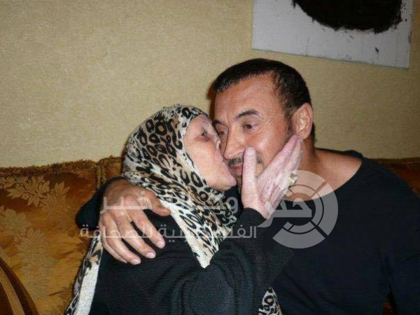 كاظم الساهر ينشر صورة لأمه المتوفية