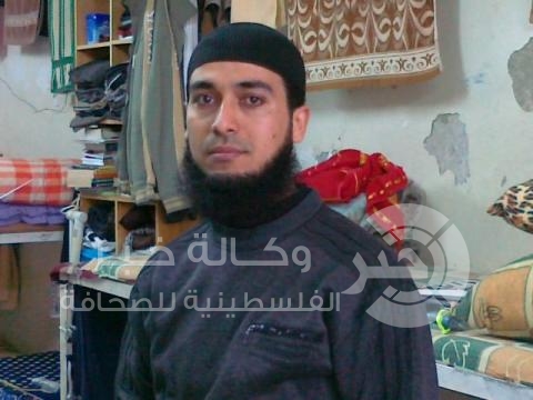 الاحتلال يعيد الأسير المريض يسري المصري إلى "نفحة"