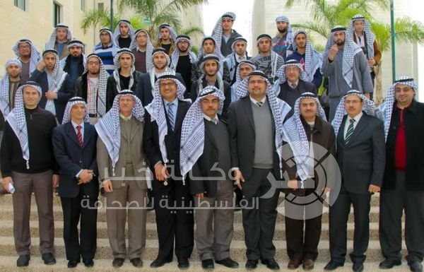 مبادرة "الكوفية الفلسطينية" تعيد مكانتها من جديد