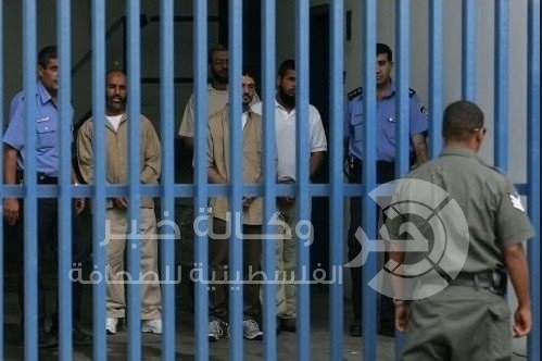 محكمة الاحتلال تثبت الاعتقال الإداري بحقّ خمسة أسرى