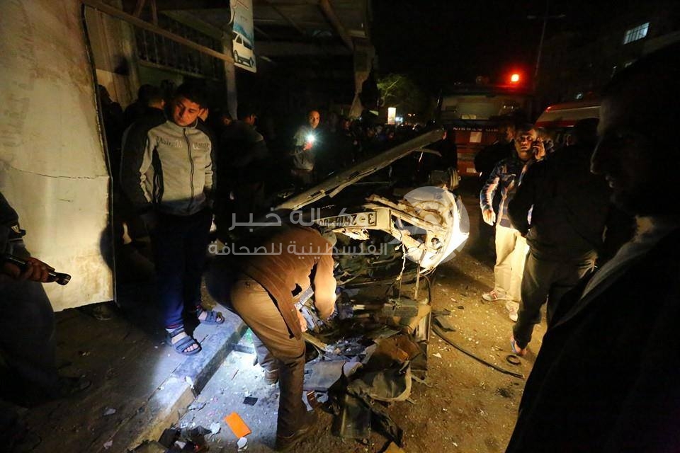 بالصور : تفجير سيارة قيادي بحماس في النصيرات