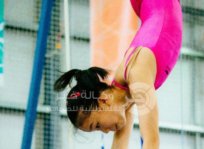 ١٠ أسباب للوقوف على اليدين كل يوم!