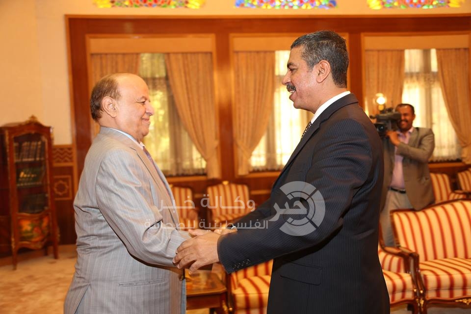 مصدر رفيع المستوى : مشاورات في القاهرة لعزل "هادي" وتنصيب "بحاح" رئيسا لليمن