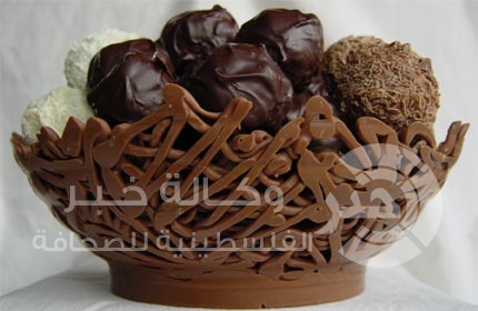 بالفيديو - فن تحضير الشوكلاتة السوداء الداكنة والبيضاء