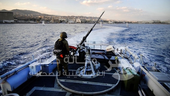 فجراً:زوارق الاحتلال تستهدف مراكب الصيادين وإطلاق النار صوب أراضي المواطنين بالبريج