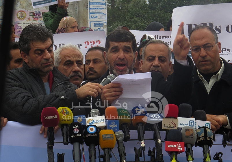 النازحون في "غزة" يطالبون بتسريع عمليات الاعمار