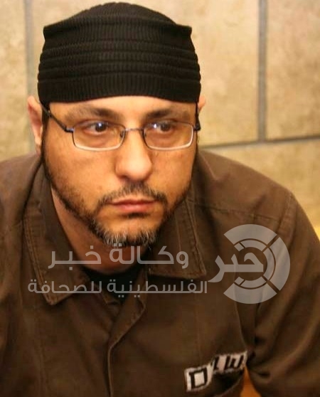 العثور علي هاتف البرغوثي في مغسلة سجن رامون