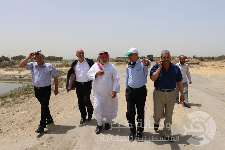 بلدية غزة تطلع  النائب أبو راس على الأوضاع في أحواض الصرف الصحي