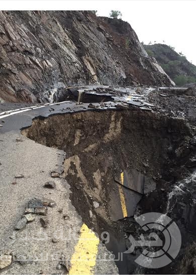 بالصور.. الأمطار تعزل محافظات سعودية