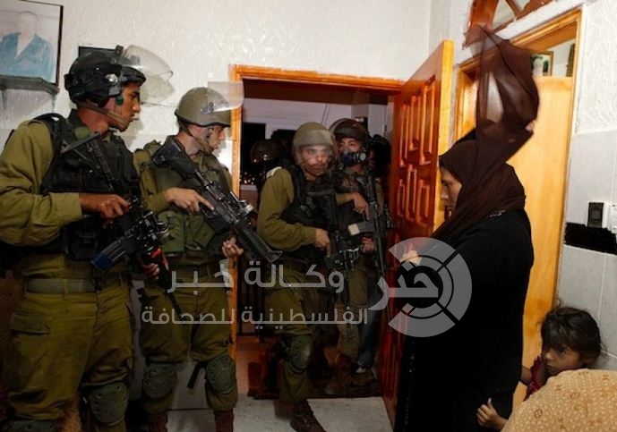 مداهمات واعتقالات بالضفة فجر اليوم