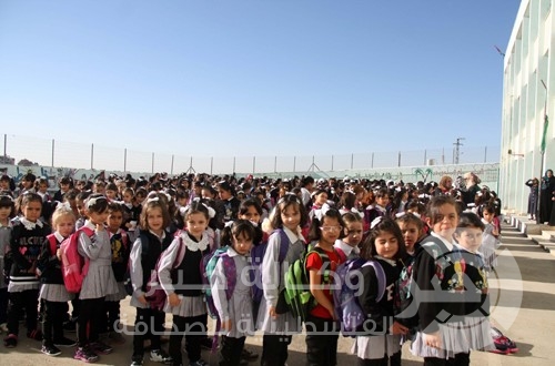 (1.2) مليون طالب وطالبة يتوجهون إلى مقاعدهم مع بدء العام الدراسي الجديد