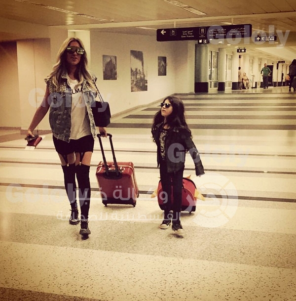 تحاول الفنانة اللبنانية مايا دياب تعويض ابنتها كاي فترة انشغالها عنها بأعمالها الفنية 