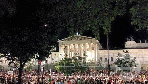 أزمة المهاجرين: آلاف يتدفقون على الأراضي اليونانية